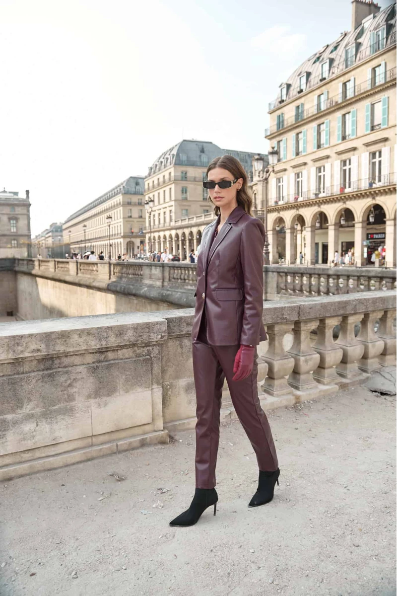 Κουστούμι μπορντώ δερματίνη