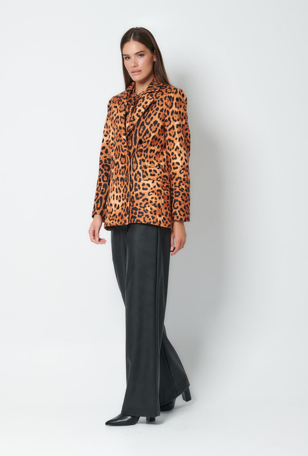 Σακκάκι σταυρωτό άνιμαλ – γυναικείο σακκάκι με animal print και σταυρωτό κλείσιμο