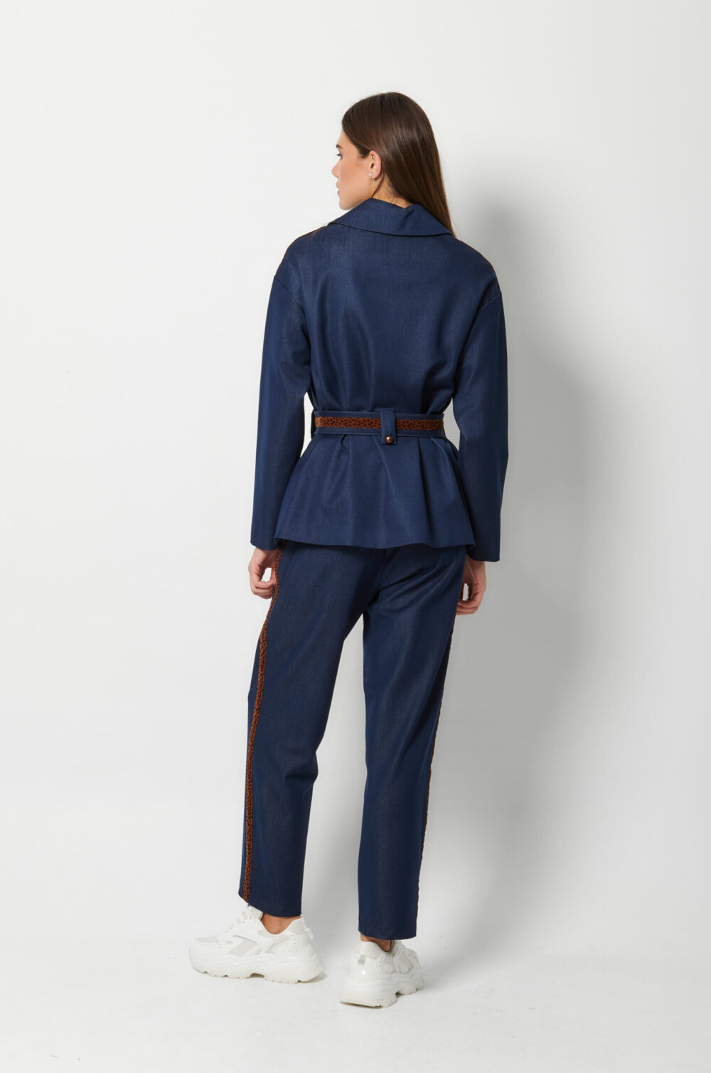 Τζίν Κουστούμι