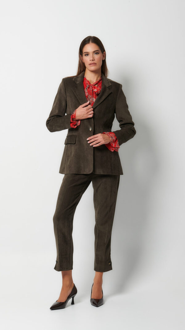 Βελούδινο κουστούμι – γυναικείο κοστούμι με βελούδινη υφή και κομψή γραμμή